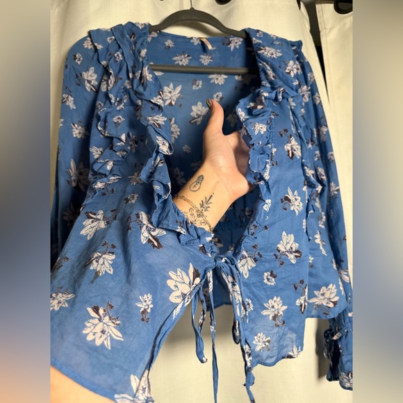 Free People Amanda Ruffle Top in Blue and White Cool Combo Size XS - Picture 10 of 15